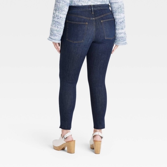 Universal Threads High Rise Skinny Jeans - Picture 2 of 7